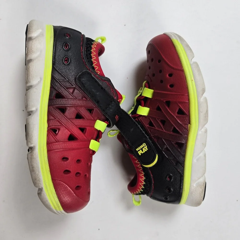 Stride Rite Phibian Water Shoes Kids Size 5 Red Black Made2Play Sneaker Sandal